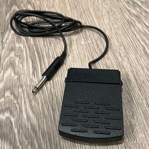 Yamaha sustain pedal for keyboard